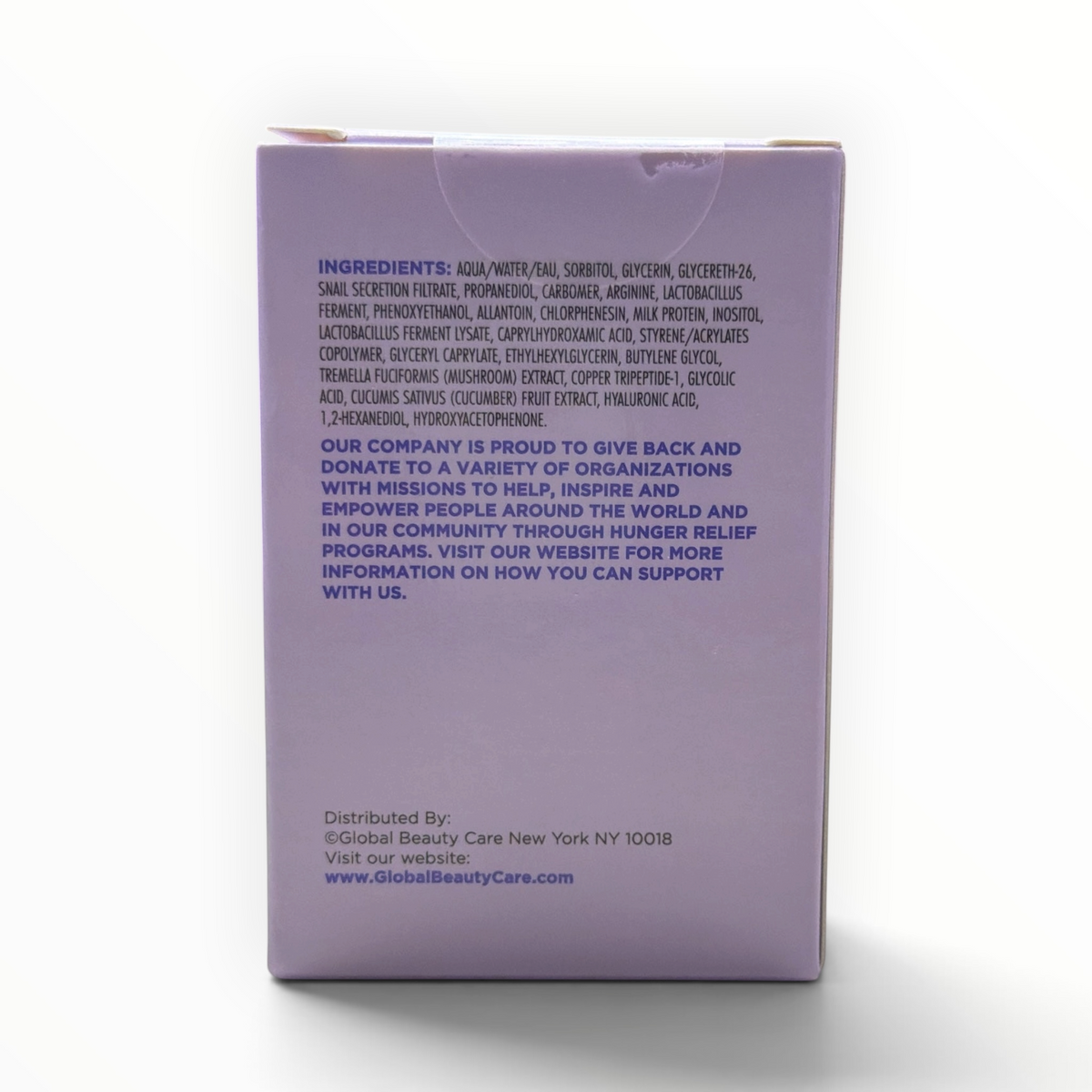 Lista de ingredientes y detalles de la marca MTP Commerce en la parte posterior de la caja del hidratante Snail Mucin